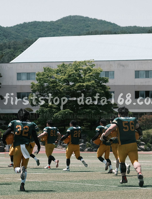 篮球比赛实时比分87:82，剩余2分15秒。